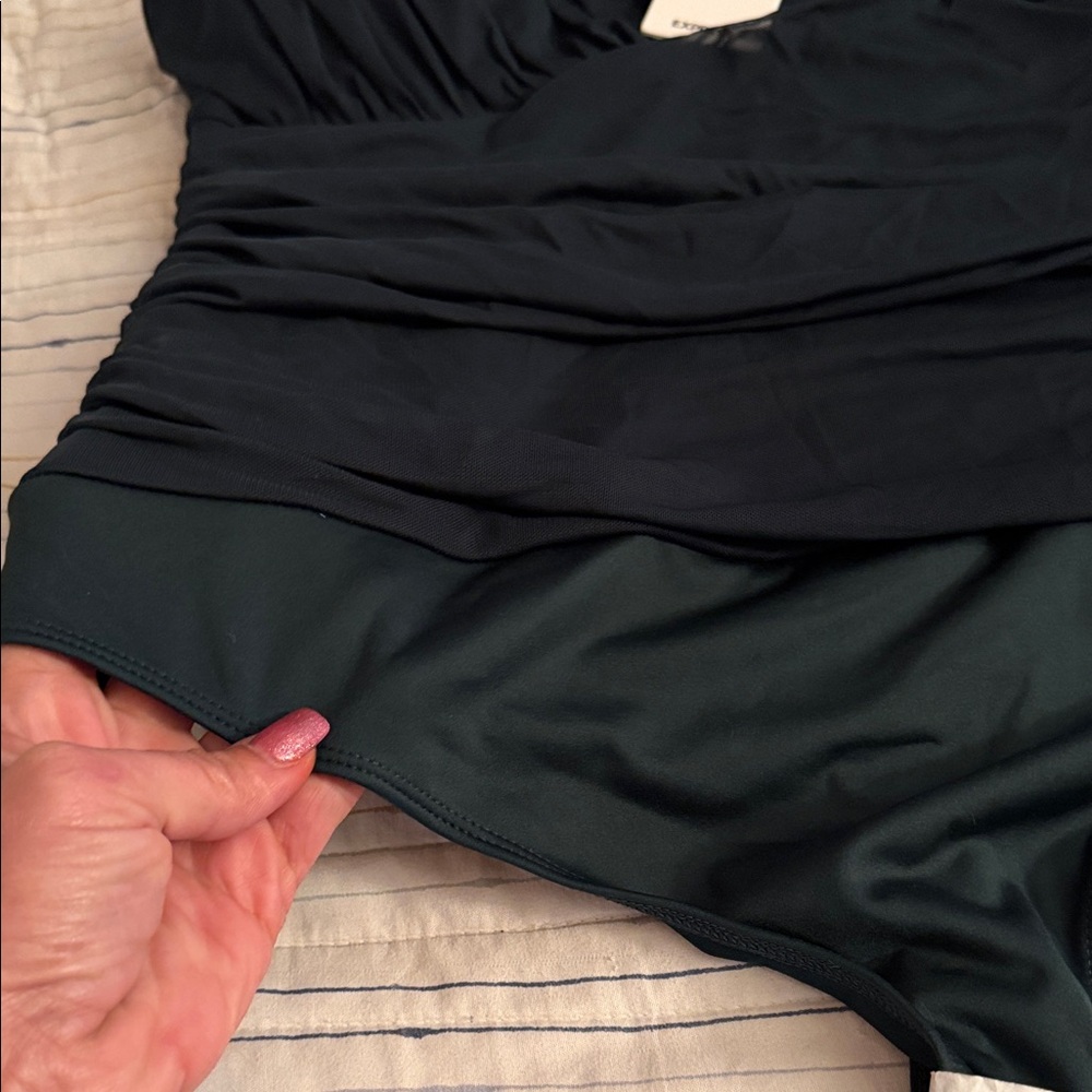 Express Emerald Body Contour Ruched Mesh V-Neck Bodysuit - Picture 4 of 11